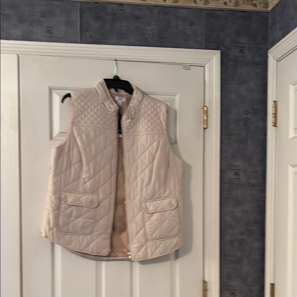 Crown & Ivy Cream Quilted Vest for Versatile Layering